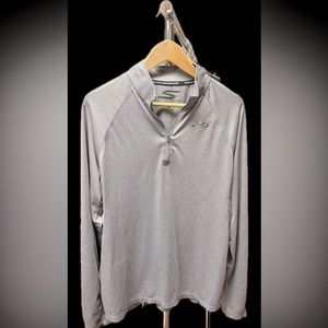 Skechers Men’s 1/4 zip Silver Performance shirt in size L